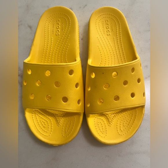 UsedVeryGood_Crocs Unisex Classic Two-Strap Slide Sandals_Yellow_Sz7Women/5 Men - Picture 3 of 5